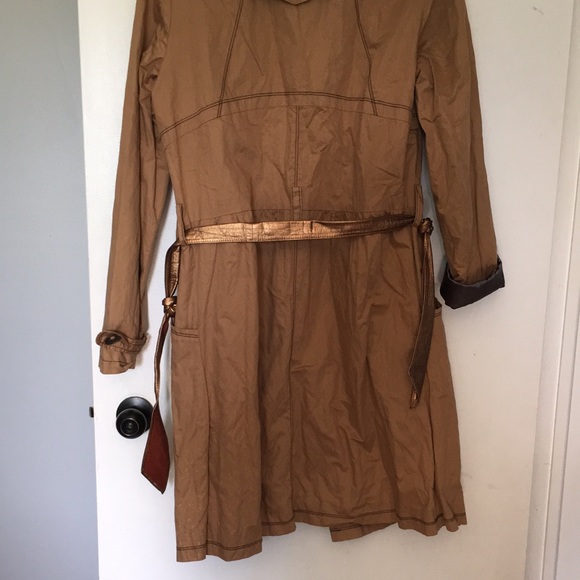 Beige trench - Picture 8 of 9